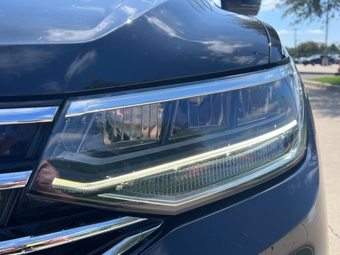 Used 2022 Volkswagen Tiguan SE FWD image 6