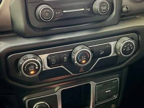 Used 2018 Jeep Wrangler Unlimited Sport AWD/4WD image 19
