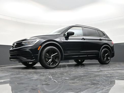 Used 2023 Volkswagen Tiguan SE R-Line image 20