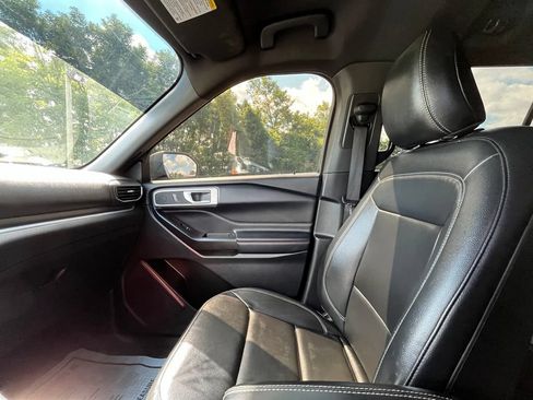Used 2020 Ford Explorer XLT w/ Equipment Group 202A AWD/4WD image 20