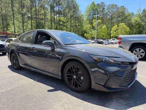 Used 2026 Toyota Camry SE image 4