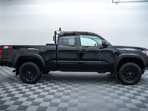 Used 2020 Toyota Tacoma SR w/ SX Package AWD/4WD image 4