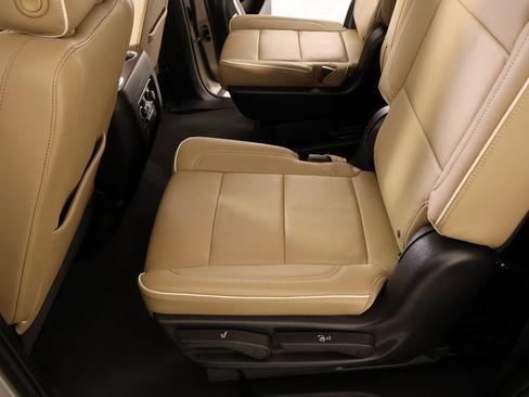 Used 2023 Chevrolet Tahoe Premier image 12