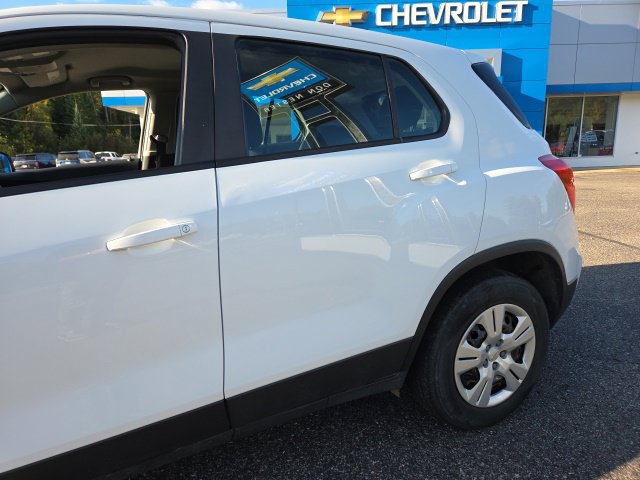 Used 2017 Chevrolet Trax LS FWD image 30