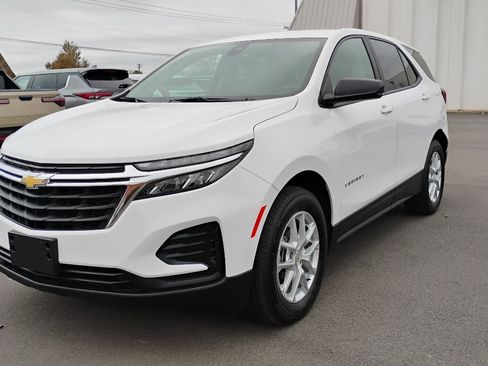 Used 2022 Chevrolet Equinox LS w/ LS Convenience Package image 3