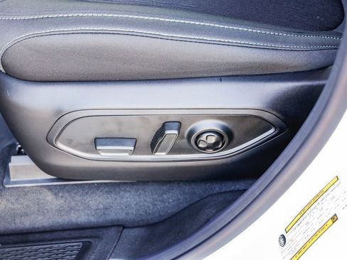 New 2025 Jeep Grand Cherokee L Laredo image 23