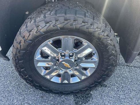 Used 2024 Chevrolet Silverado 2500 High Country w/ High Country Premium Package image 11