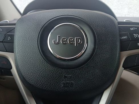Used 2017 Jeep Grand Cherokee Limited RWD image 5