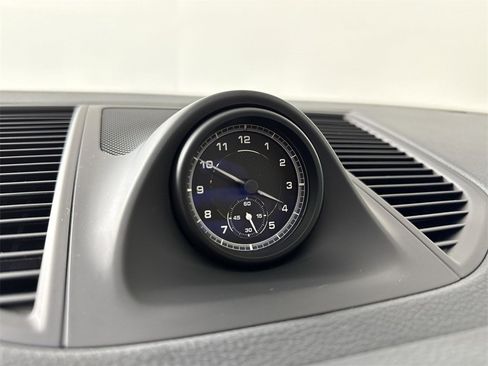 Certified 2023 Porsche Macan image 29
