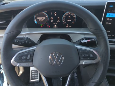 New 2026 Volkswagen Tiguan SE R-Line FWD image 9