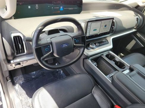 Used 2025 Ford Expedition Max Platinum AWD/4WD image 15