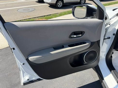 Used 2017 Honda HR-V EX image 11