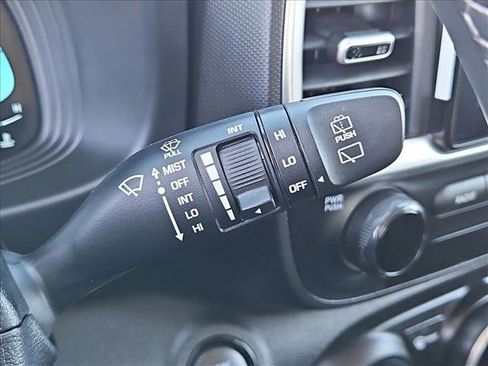 Certified 2025 Hyundai Venue SEL image 15