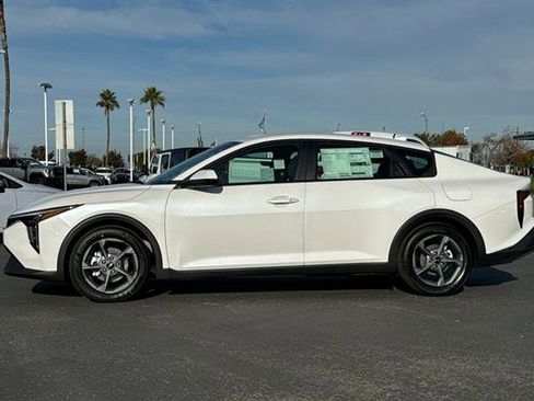 New 2025 Kia K4 LXS image 7