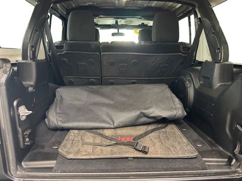 Used 2018 Jeep Wrangler Unlimited Sport S AWD/4WD image 16