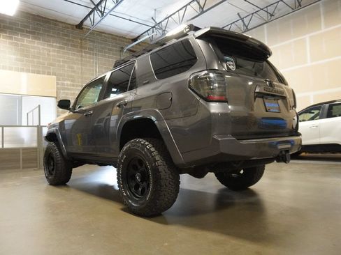 Used 2017 Toyota 4Runner SR5 AWD/4WD image 3