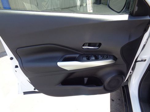 Used 2020 Nissan Kicks SR w/ SR Premium Package image 13