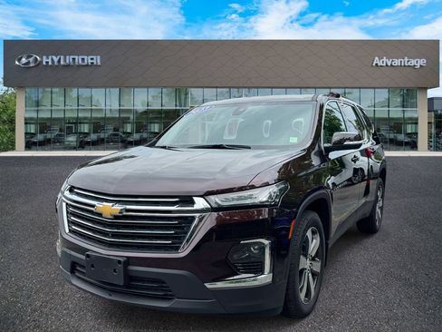 Used 2023 Chevrolet Equinox LT AWD/4WD image 2