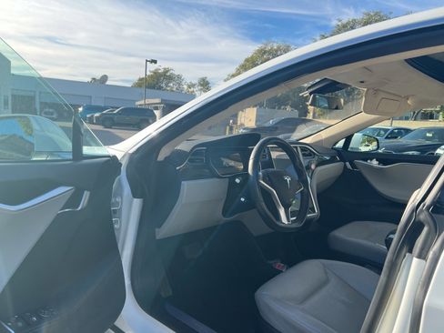Used 2015 Tesla Model S 70 image 14