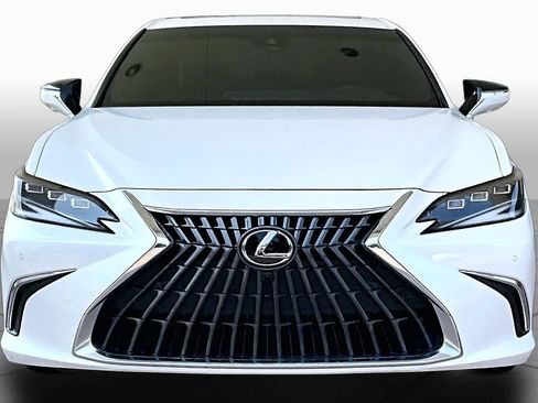 Used 2024 Lexus ES 300h Ultra Luxury w/ Accessory Package (Z2) FWD image 4