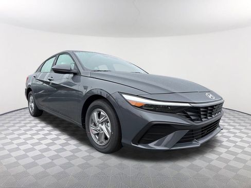 New 2026 Hyundai Elantra SE image 3