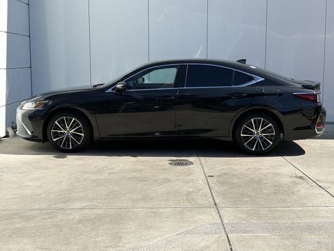 Used 2024 Lexus ES 300h w/ Premium Package FWD image 4