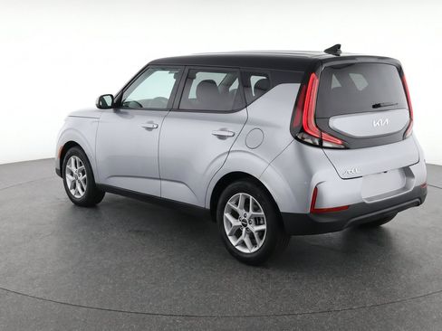Used 2025 Kia Soul LX w/ LX Technology Package FWD image 6