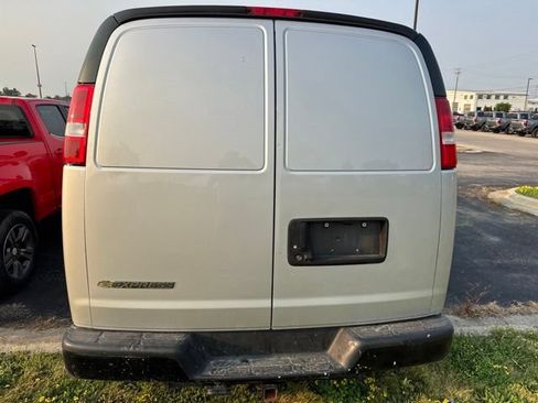 Used 2022 Chevrolet Express 3500 Extended w/ Driver Convenience Package RWD image 3