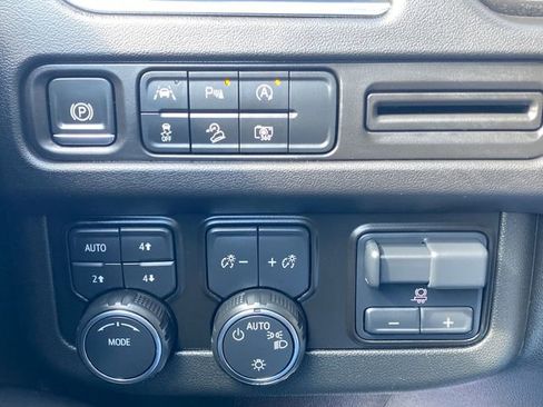 Used 2024 Chevrolet Tahoe Z71 w/ Luxury Package image 36