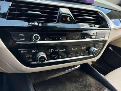 Used 2021 BMW 530i w/ Premium Package RWD image 25