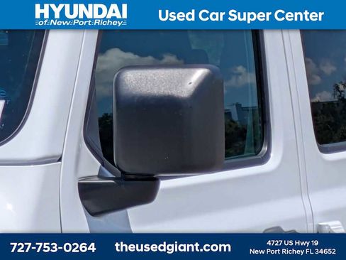 Used 2022 Jeep Gladiator Overland w/ LED Lighting Group AWD/4WD image 11