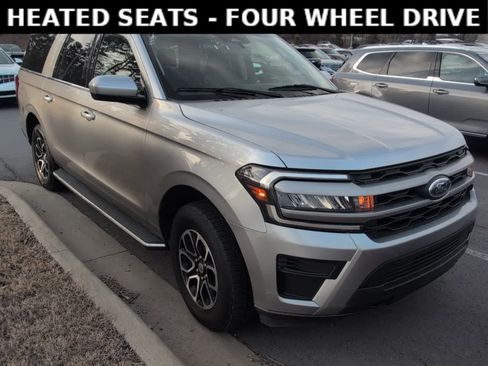 Used 2023 Ford Expedition Max XLT image 2