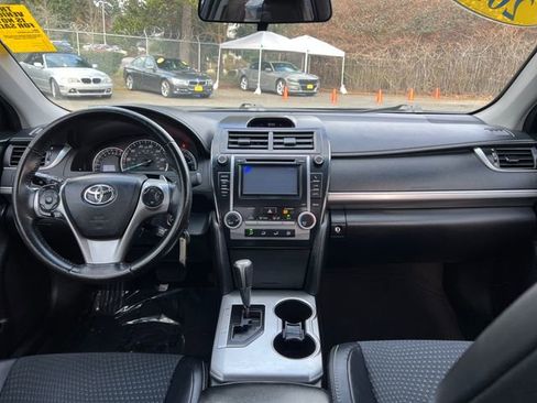 Used 2013 Toyota Camry SE image 11