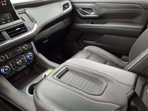 Used 2024 GMC Yukon SLT image 12