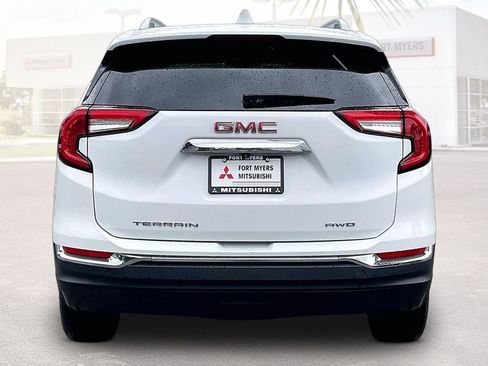 Used 2024 GMC Terrain SLT AWD/4WD image 16