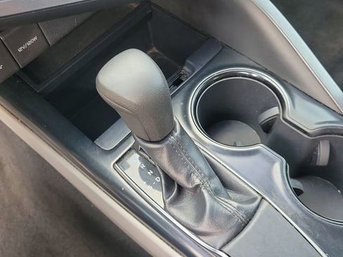 Used 2019 Toyota Camry SE image 21