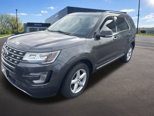 Used 2017 Ford Explorer XLT w/ Equipment Group 202A AWD/4WD image 2