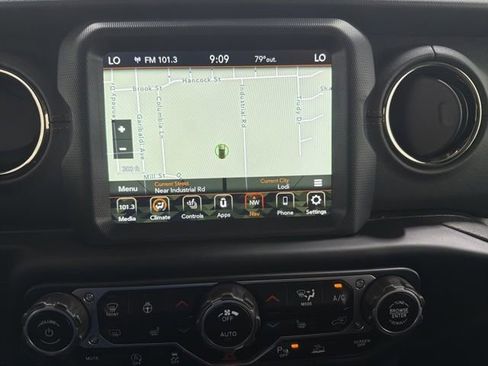 Used 2021 Jeep Wrangler Unlimited Sahara AWD/4WD image 33