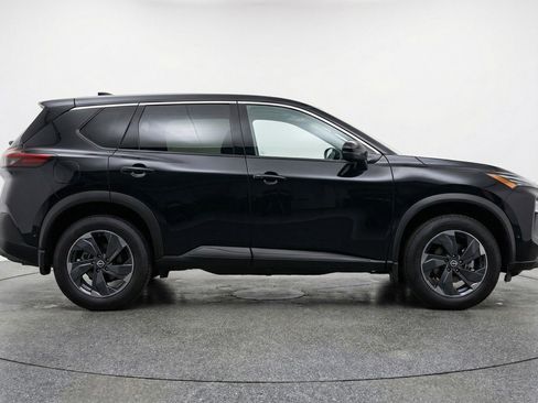 Used 2025 Nissan Rogue SV image 11