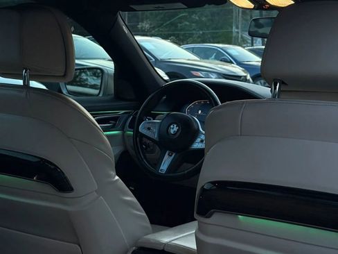 Used 2022 BMW 740i w/ Luxury Rear Seating Package RWD image 31