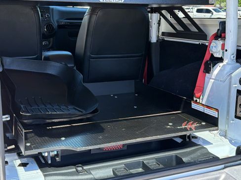 Used 2018 Jeep Wrangler Rubicon AWD/4WD image 23