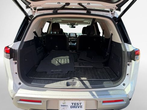 Used 2025 Nissan Pathfinder Platinum AWD/4WD image 25