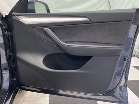 Used 2023 Tesla Model Y Long Range image 21