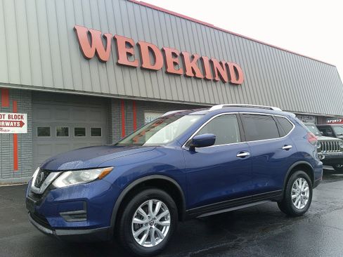 Used 2020 Nissan Rogue SV image 1