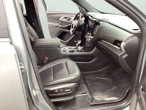 Used 2023 Chevrolet Traverse LT w/ LT Premium Package AWD/4WD image 27