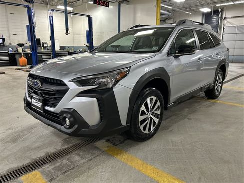 Certified 2025 Subaru Outback Premium image 4