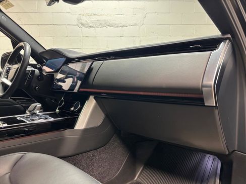 Used 2023 Land Rover Range Rover SE image 30