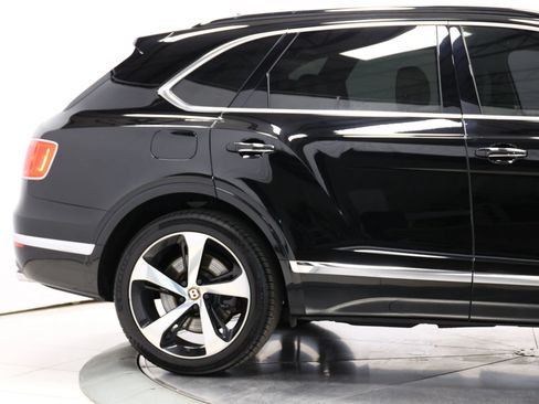 Used 2019 Bentley Bentayga AWD/4WD image 82