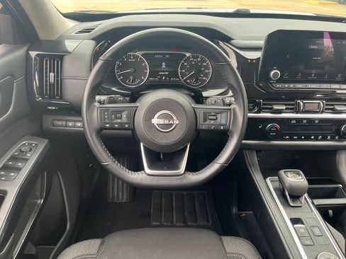 Used 2025 Nissan Pathfinder SV AWD/4WD image 15