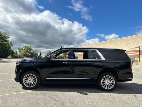 Used 2023 Cadillac Escalade ESV Premium Luxury image 5